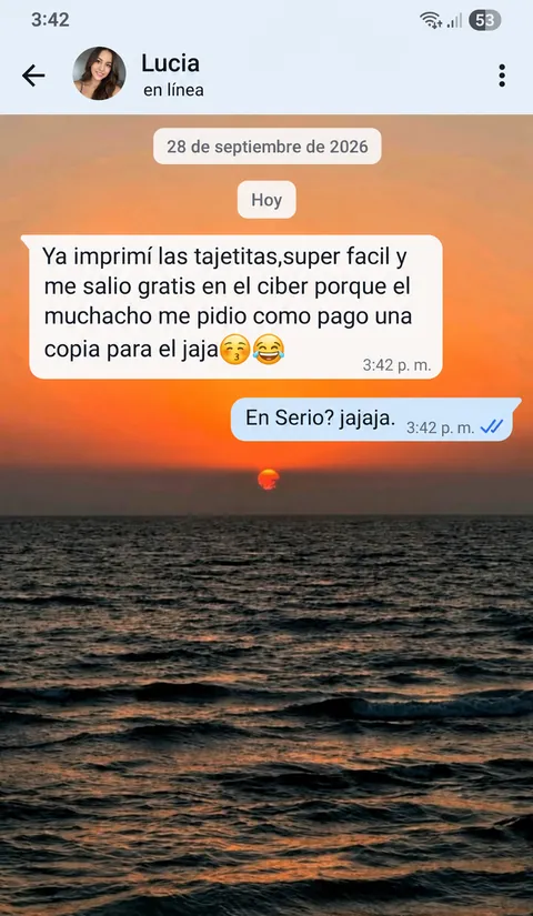 Conversación de WhatsApp: Lucía dice que imprimió las tarjetitas, que fue muy fácil y que el muchacho del ciber le pidió una copia